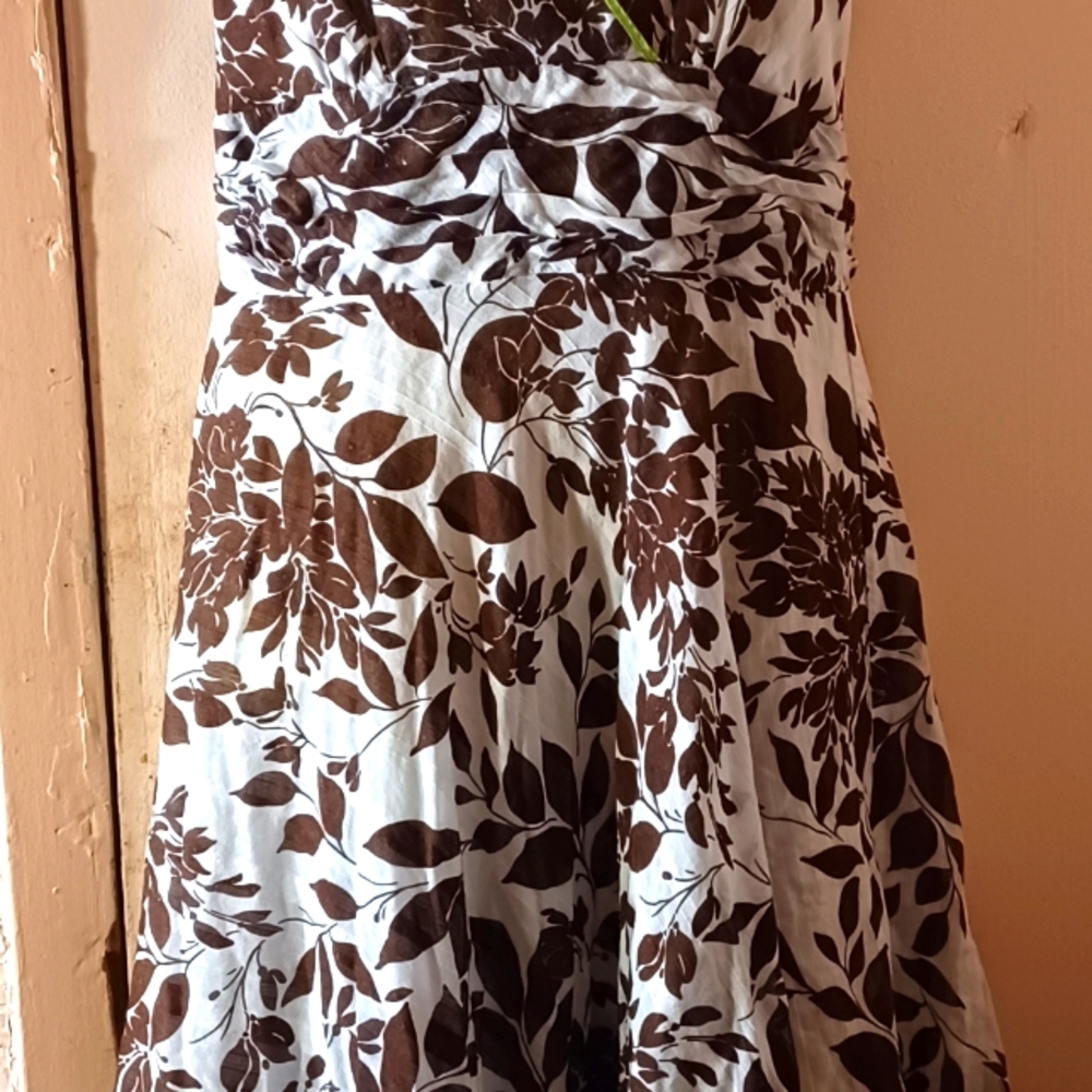SZ 10 brown Floral on white white with lime green trim in Marilyn Monroe style.